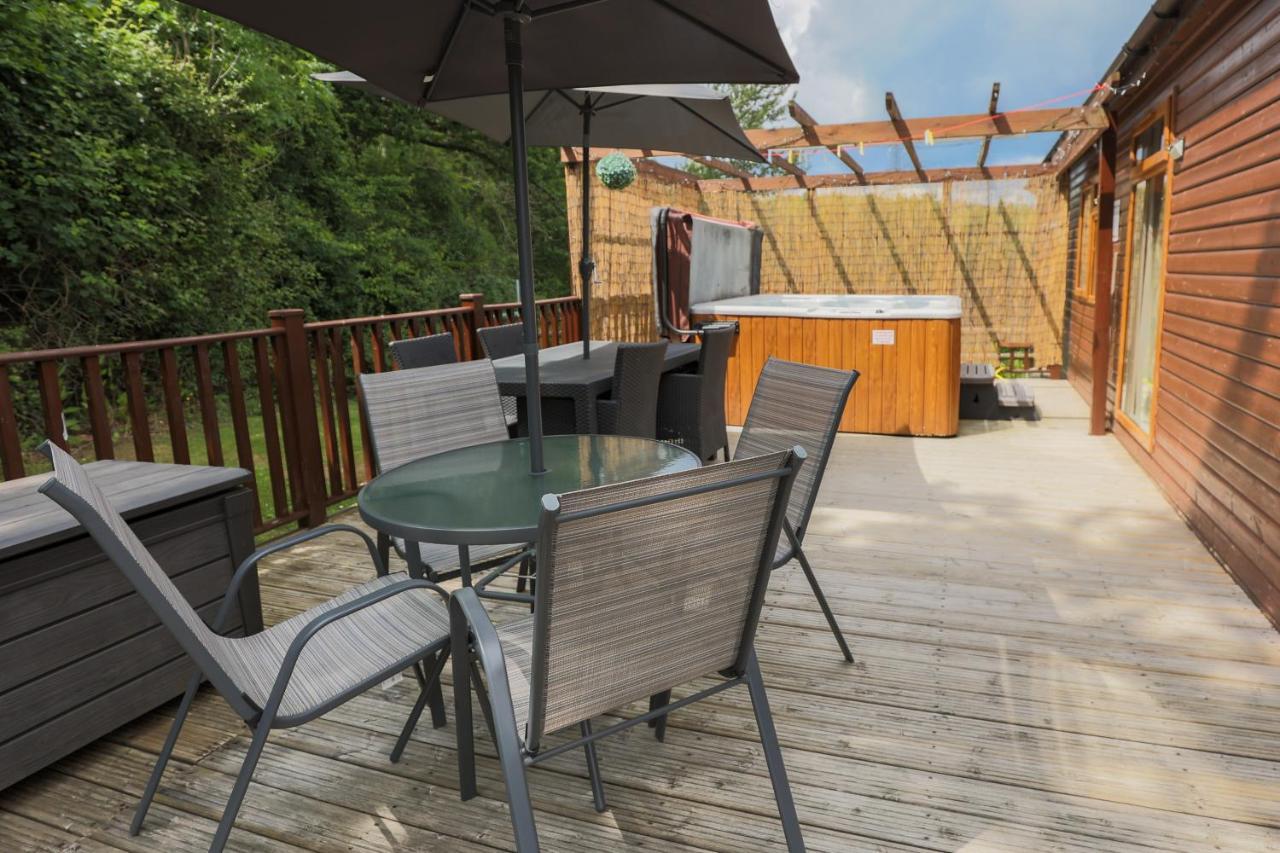 Conkers Lodge For 6 With Hot Tub & Secluded Decking - Spa Resort In Devon Chudleigh 外观 照片