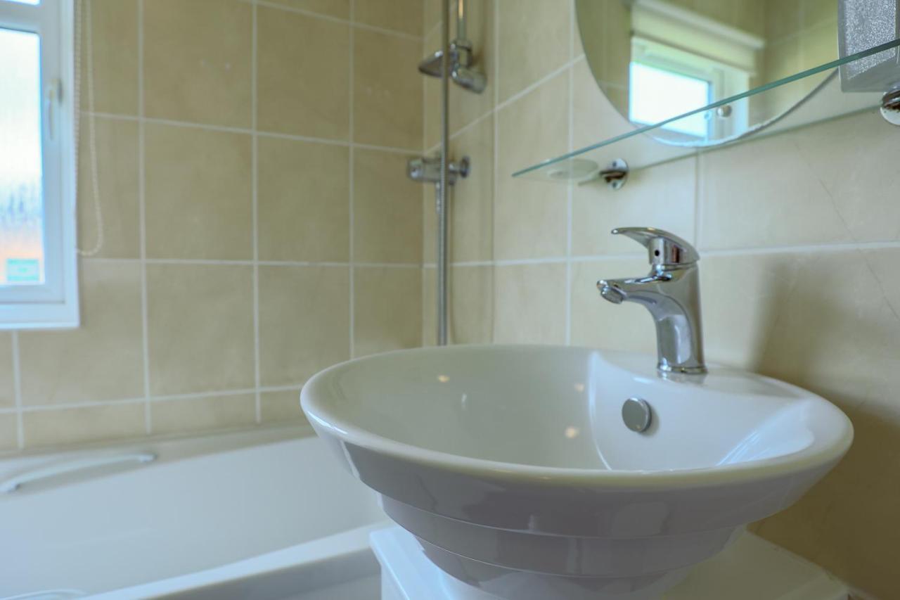 Conkers Lodge For 6 With Hot Tub & Secluded Decking - Spa Resort In Devon Chudleigh 外观 照片