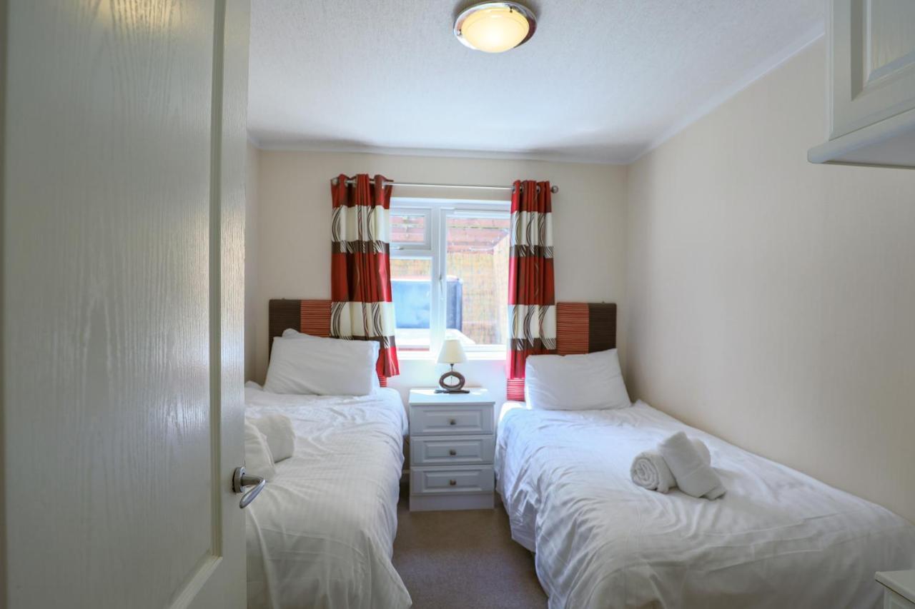 Conkers Lodge For 6 With Hot Tub & Secluded Decking - Spa Resort In Devon Chudleigh 外观 照片