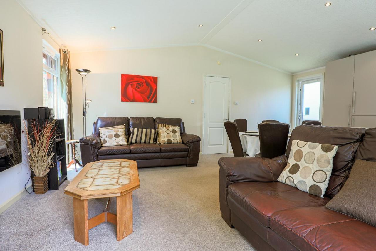 Conkers Lodge For 6 With Hot Tub & Secluded Decking - Spa Resort In Devon Chudleigh 外观 照片