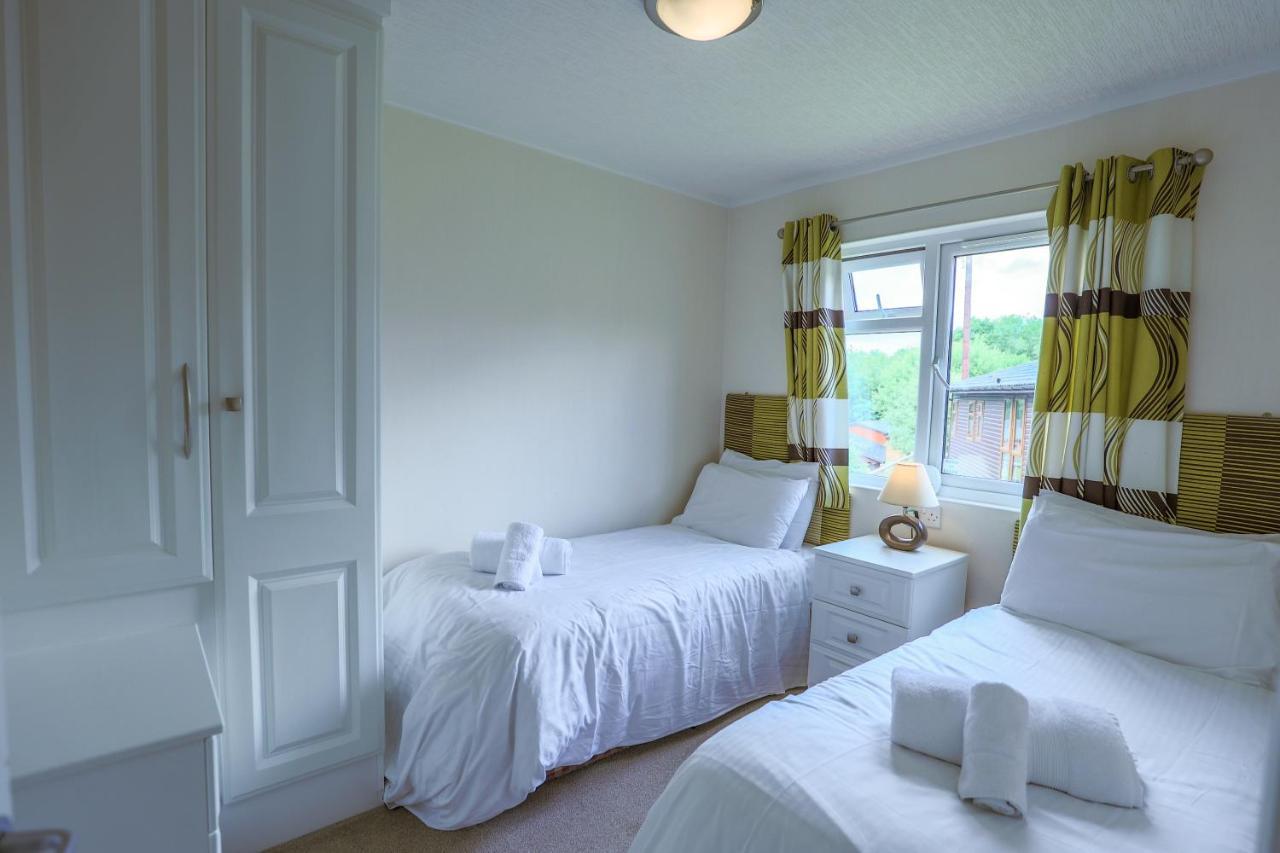 Conkers Lodge For 6 With Hot Tub & Secluded Decking - Spa Resort In Devon Chudleigh 外观 照片